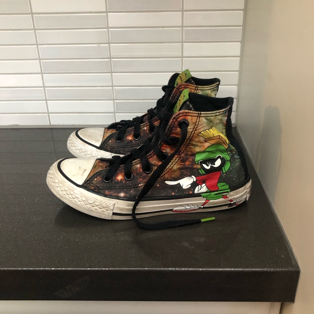Kids Converse / Looney Tunes collab Chuck Taylor high tops